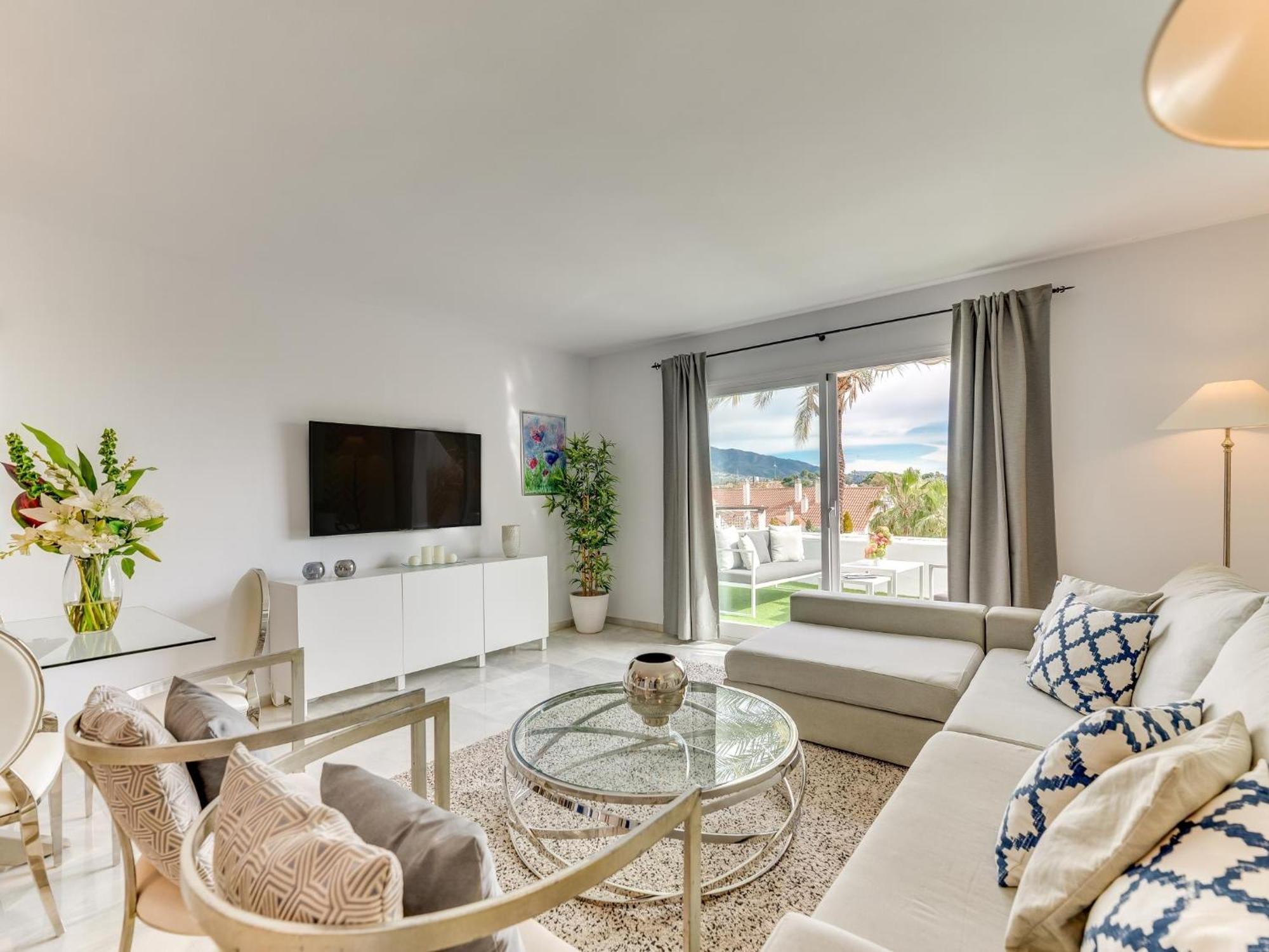 Jardines 16 Beautiful Family Apartment Marbella