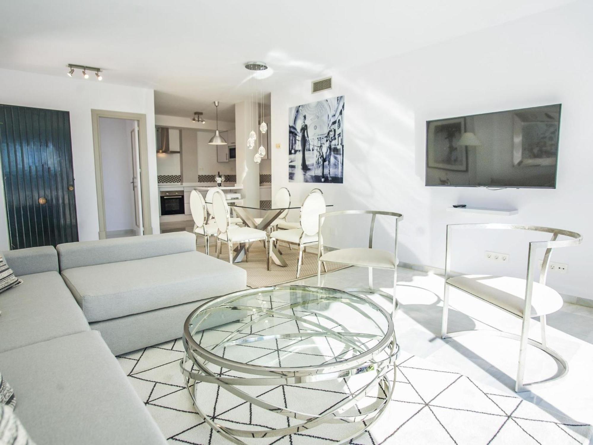 Jardines 16 Beautiful Family Apartment Marbella